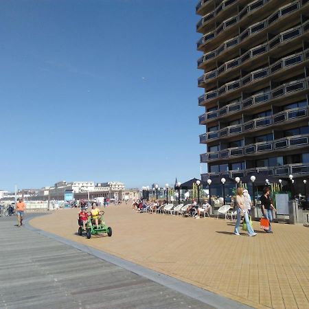 Residentie Aldis Met Zeezicht Apartment Ostend Luaran gambar