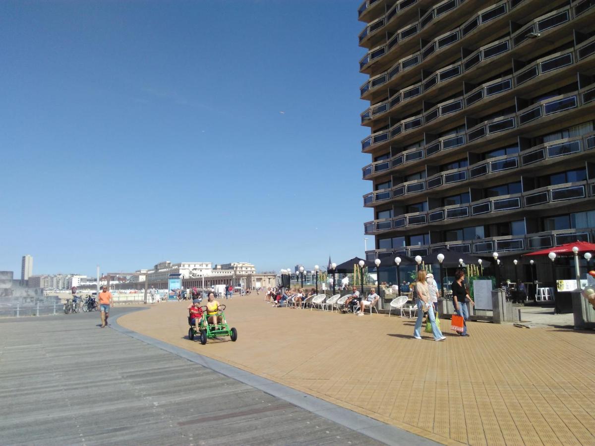 Residentie Aldis Met Zeezicht Apartment Ostend Luaran gambar