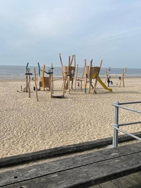 Residentie Aldis Met Zeezicht Apartment Ostend Luaran gambar